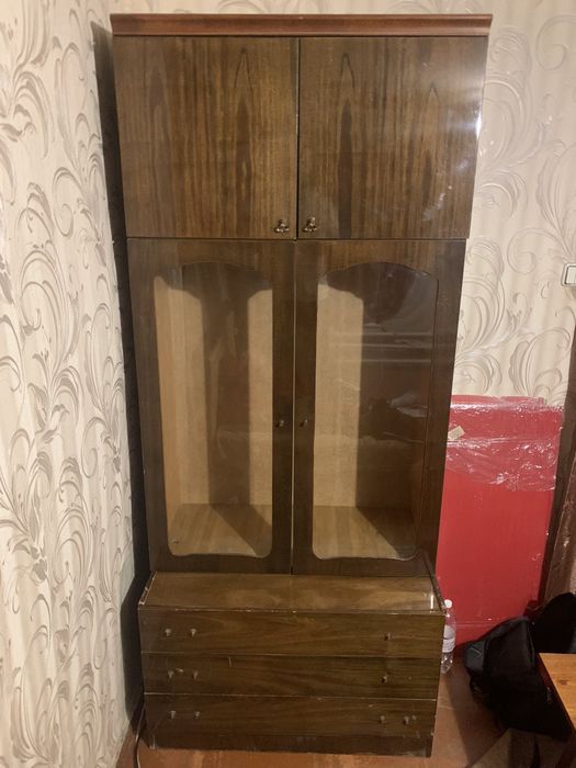 Продам шкаф зеркальный с комодом
