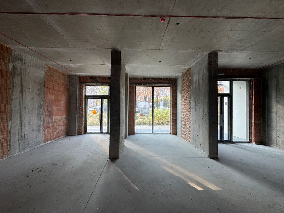 Продаж фасадного приміщення в новобудові