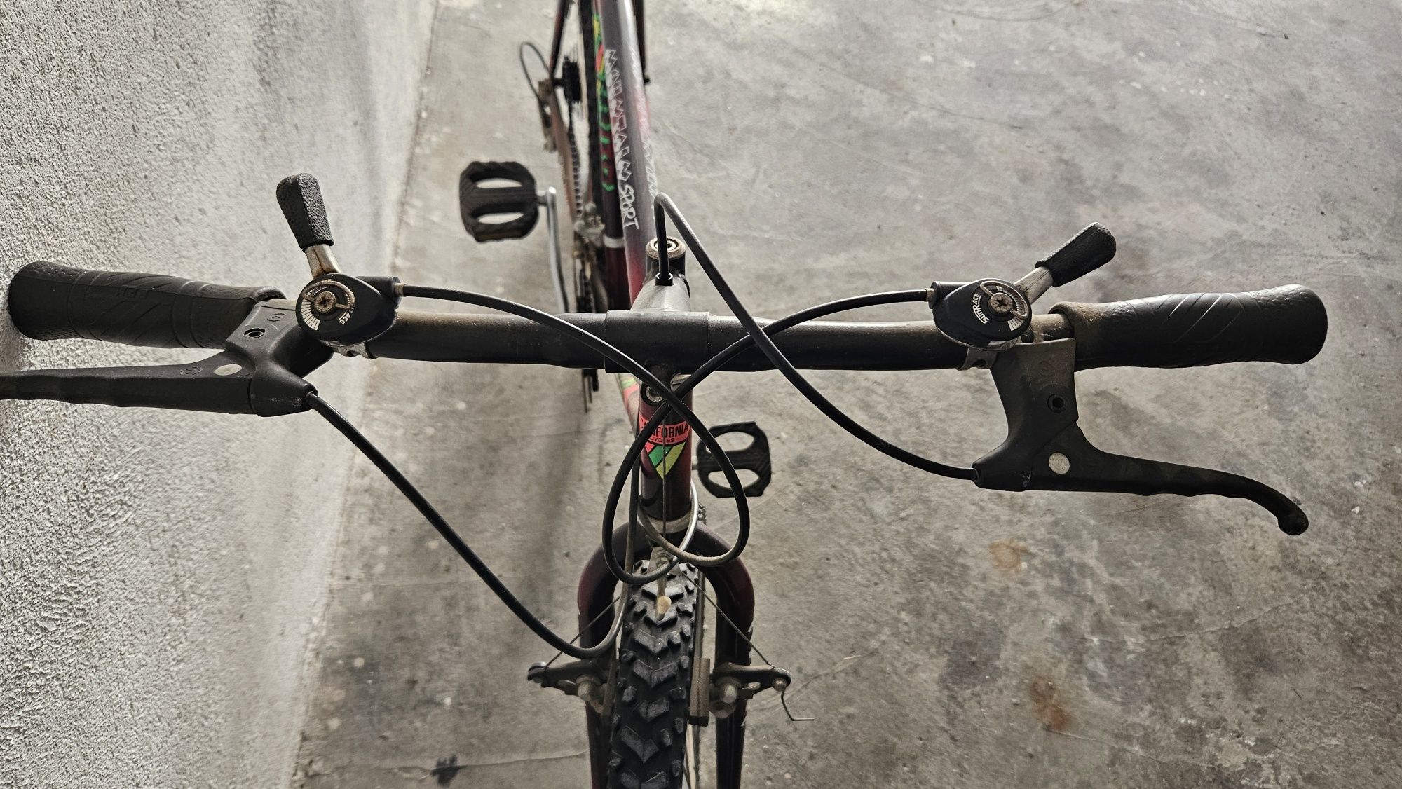 Bicicleta antiga montanha
