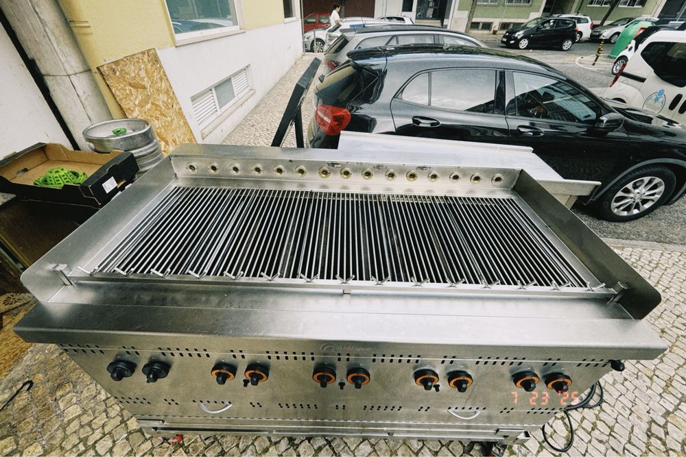 Vende-se barato e com urgência grelhador profissional GRELHACO