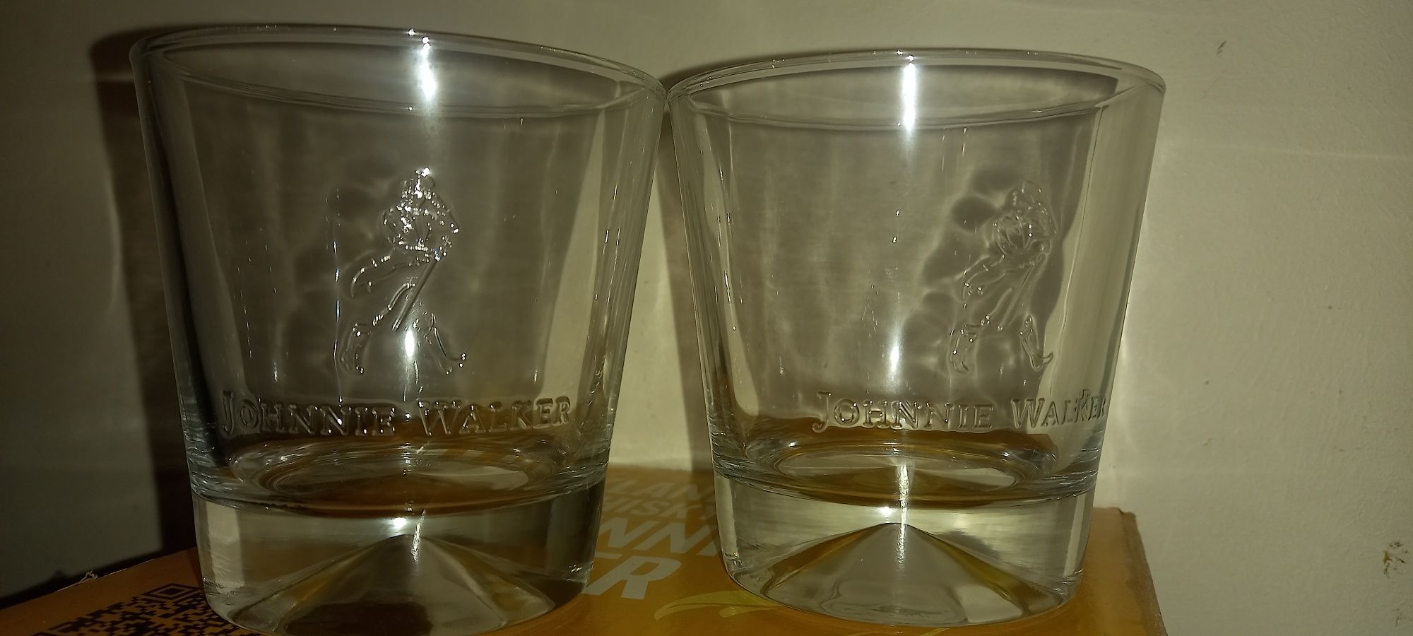 4 szklanki od whisky od Johnnie Walker