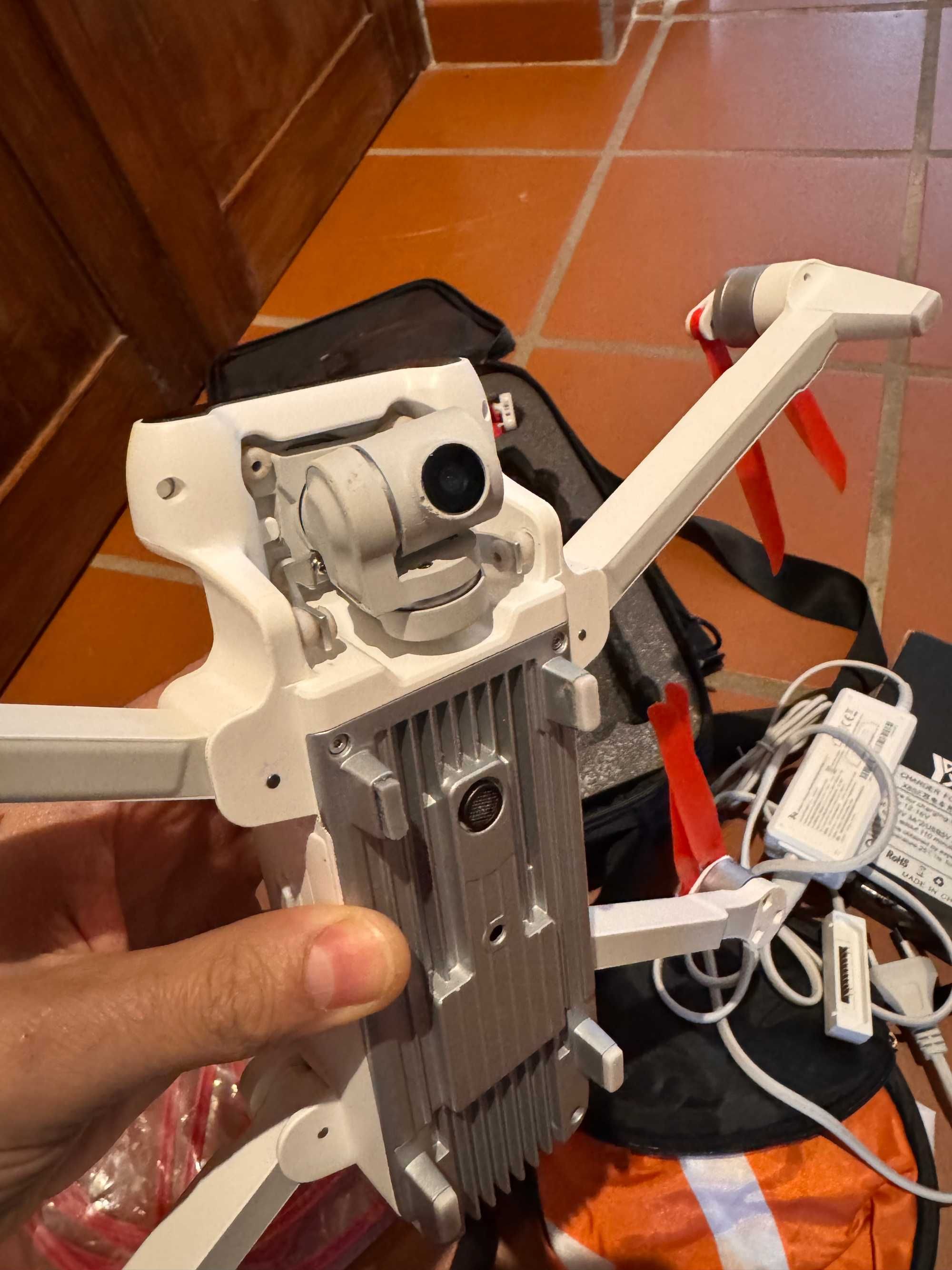 Drone Xiaomi FIMI X8 SE 2020 com extras