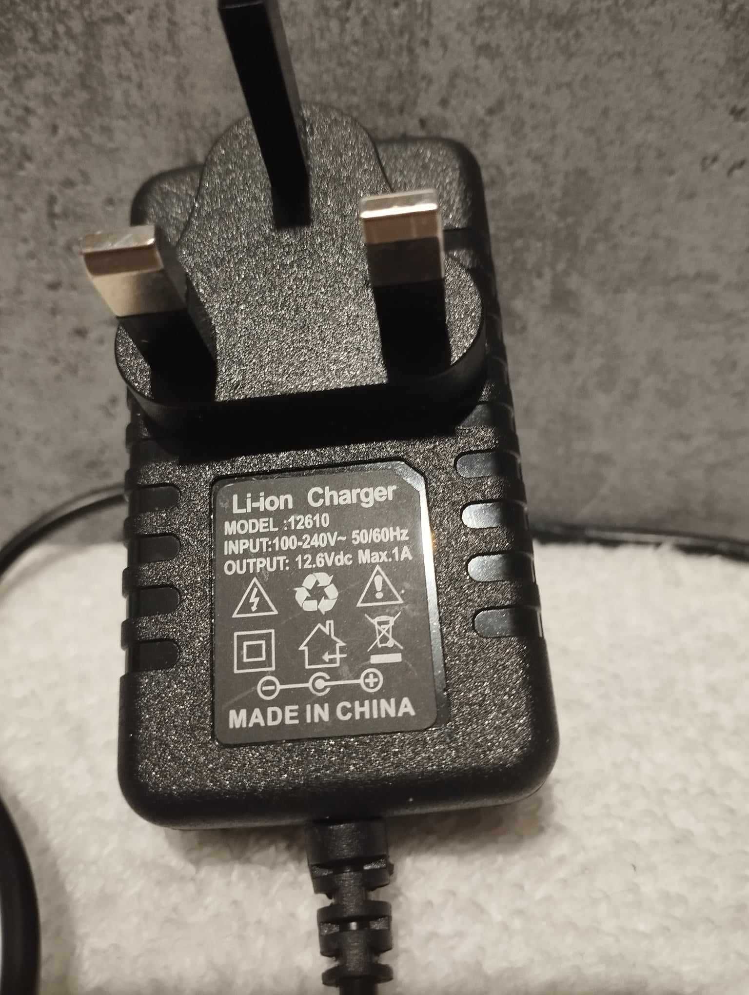 Ładowarka Zasilacz 12.6V 1A Akumulatoró LI-ION 5,5mm