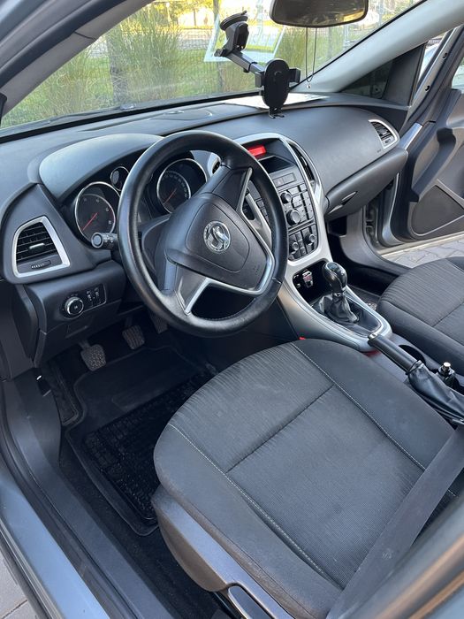 OPEL Astra 2.0D.
