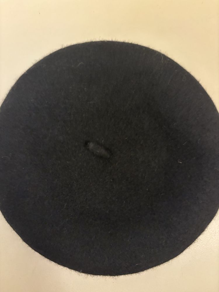 Czarny welmiany beret uniwersalny