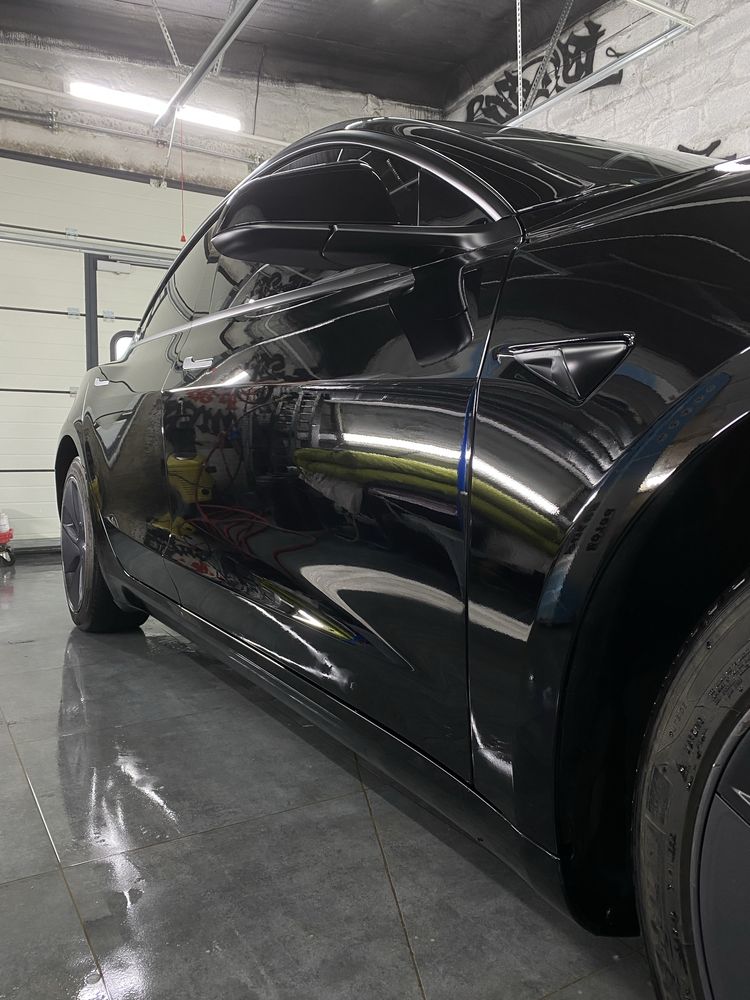Tesla Model 3 2023 року Rest