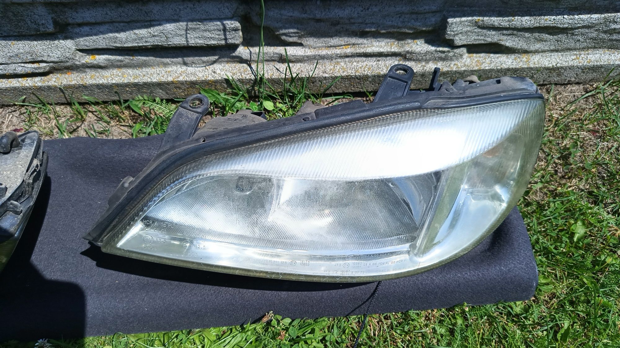 Lampy przednie reflektory Opel Astra II G kombi 2004r