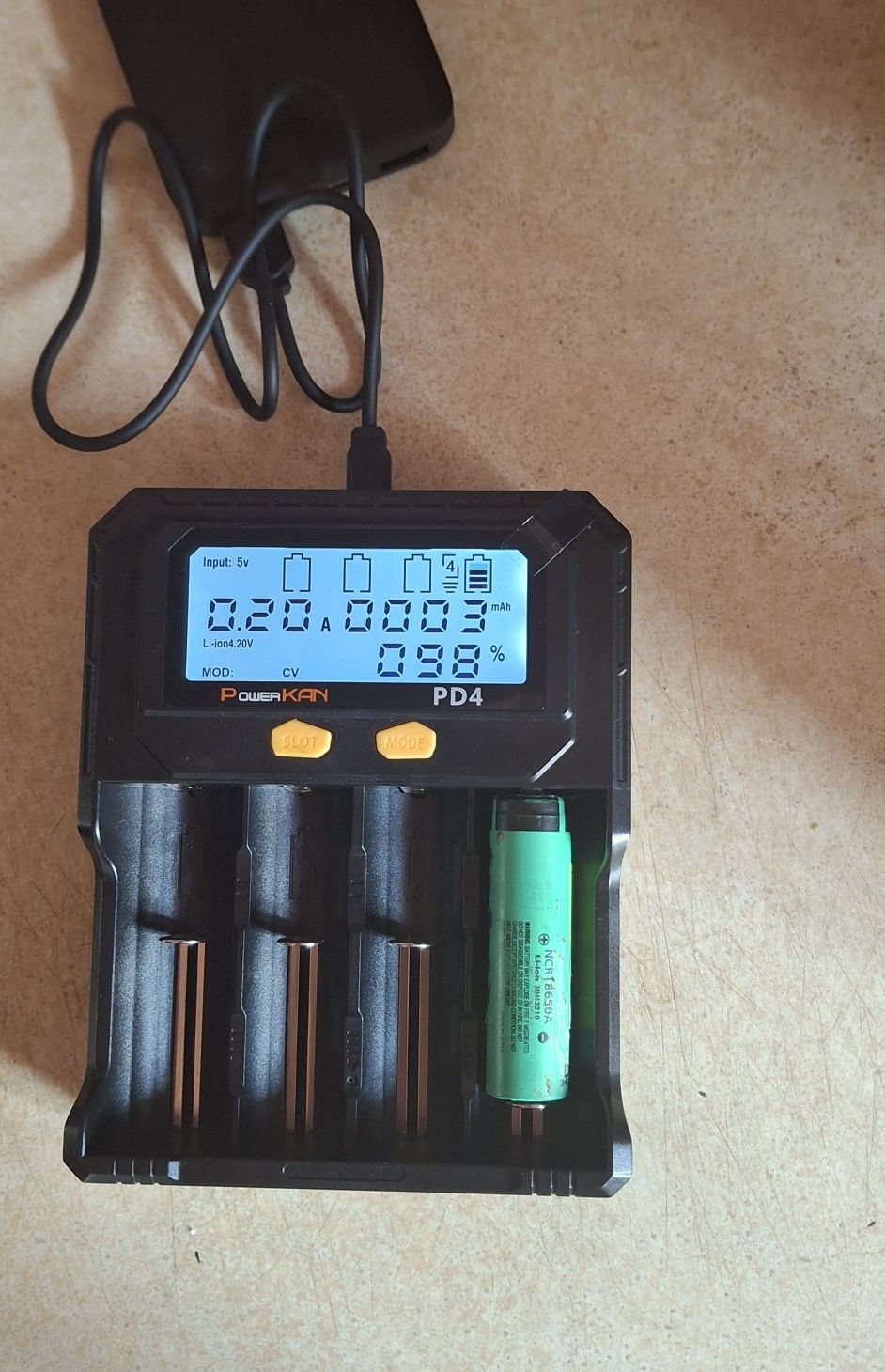 Зарядний пристрій PowerKAN PD4