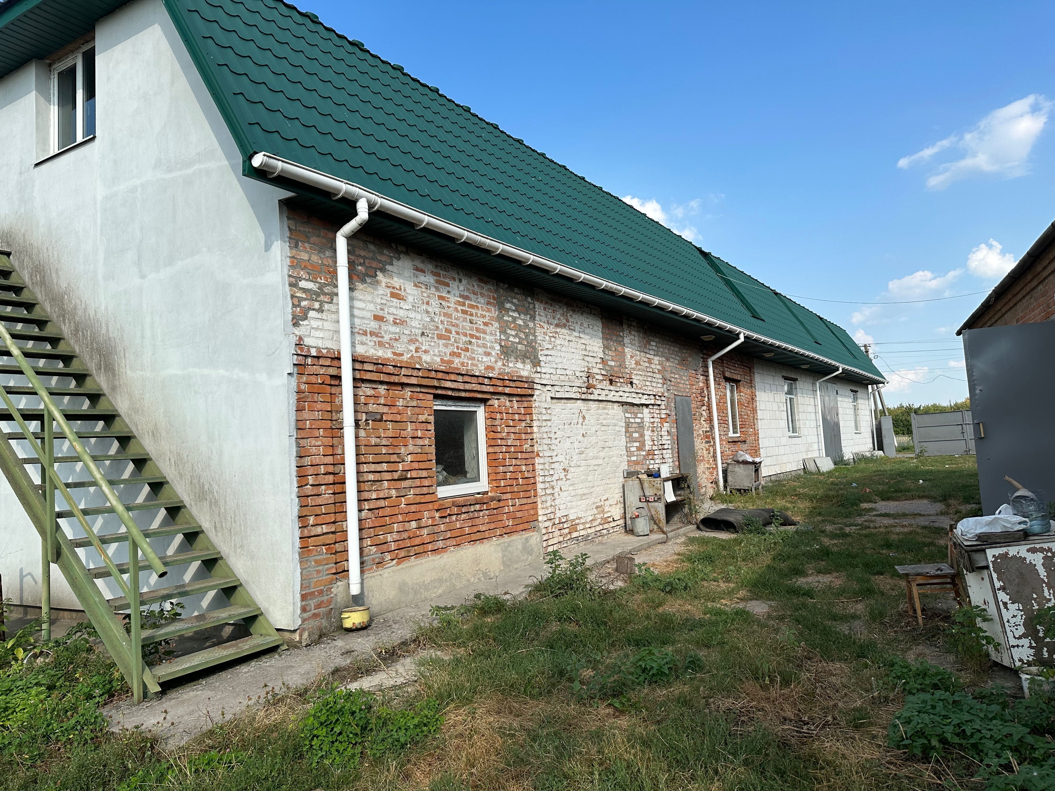 Продаж будинку як для житлового ,так і для виробничого приміщення