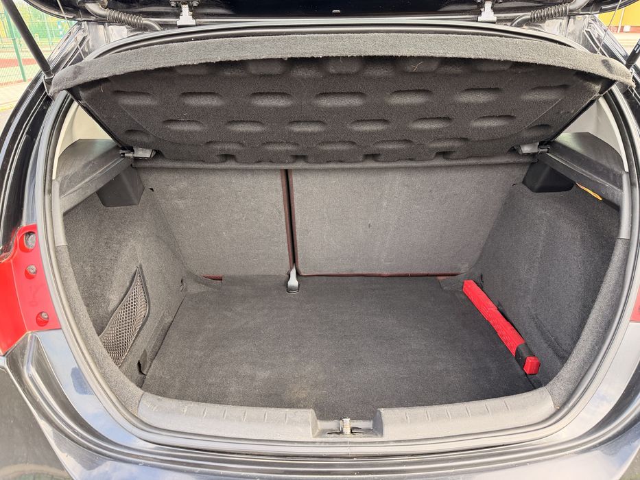 Seat Leon 1.6 rok 2006 czarny