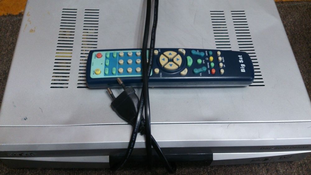 Спутниковый ресивер DSR 8000 Deluxe