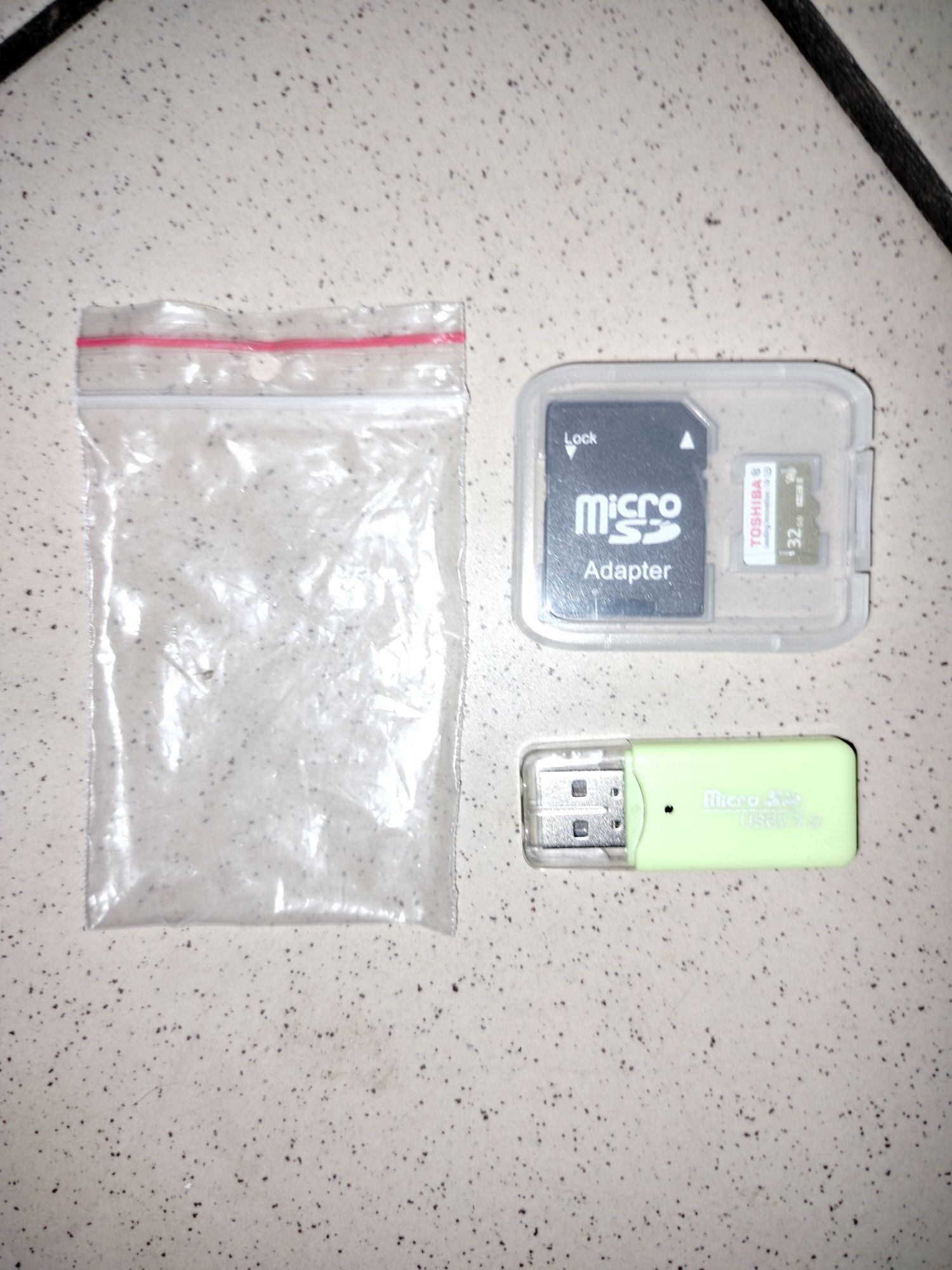 Czytnik kart pamięci microSD+ karta pamięci 32gb TOSHIBA+ adapter