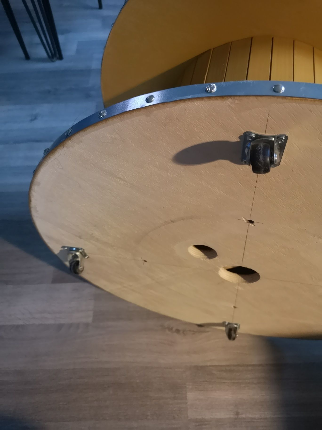 Stolik kawowy nowy ręcznie robiony na kółkach