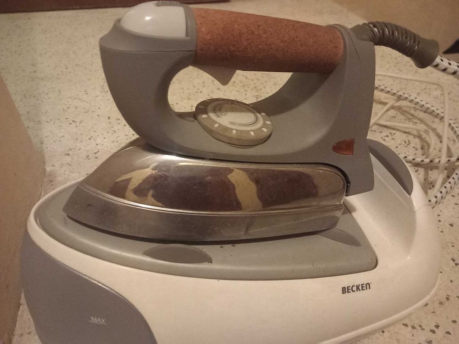 Ferro de engomar com caldeira