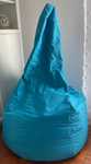 Puff em forma de pêra azul, confortável e em ótimo estado