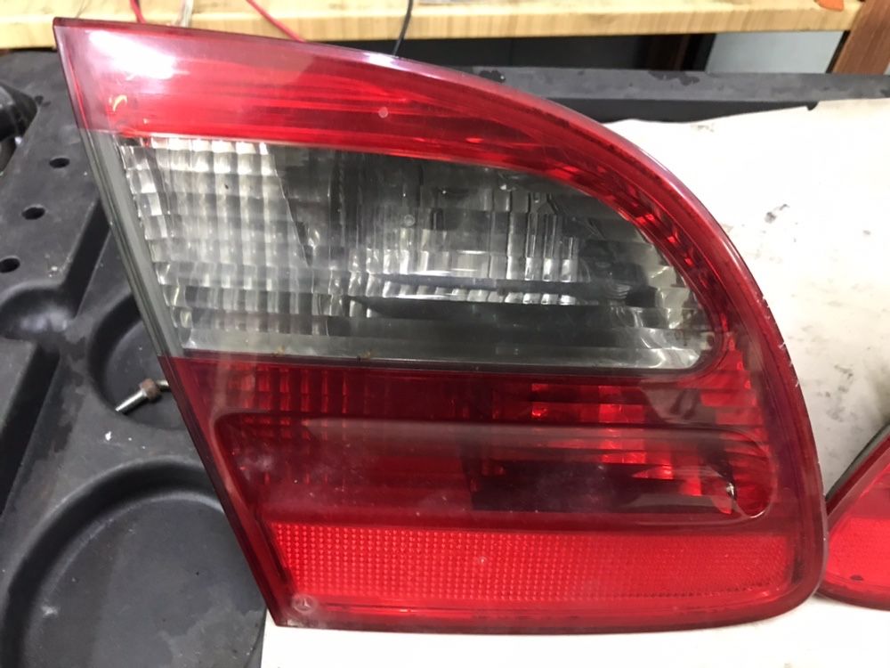 Lampa tylna klapa MB w211 lift kombi