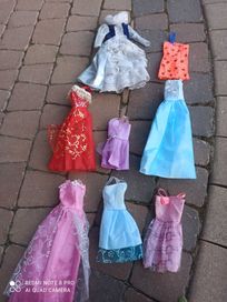 Zestaw 8 sukienek dla lalek