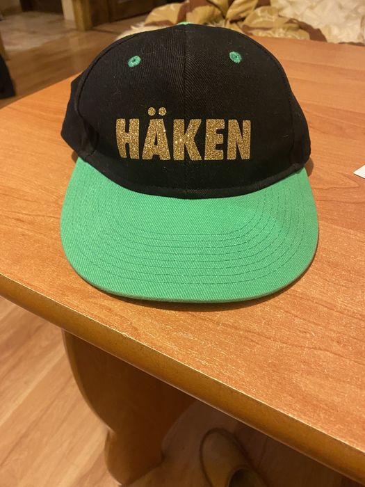 Czapka z daszkiem meska zloty nadruk.