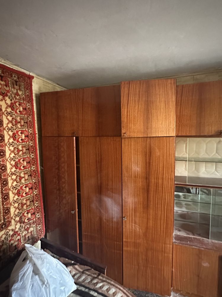 безкоштовно шафи і стіл