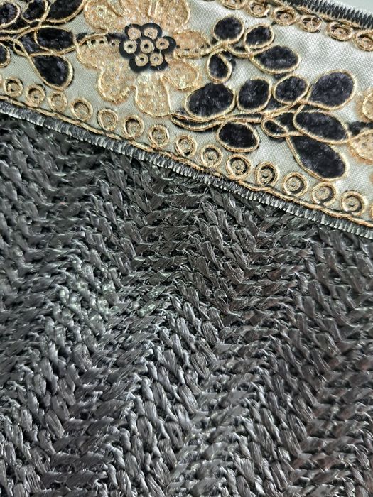 Pochete preta e dourada