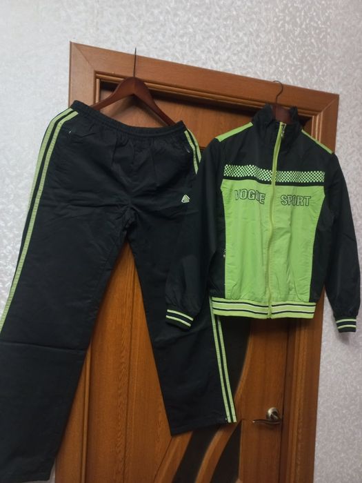 Продаю.спортивный костюм