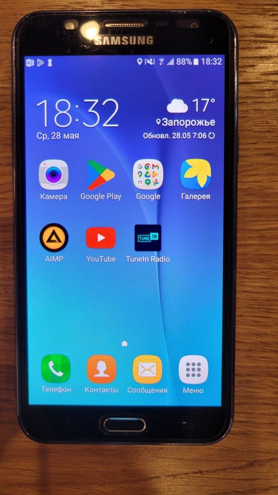 Samsung J7 Duos.