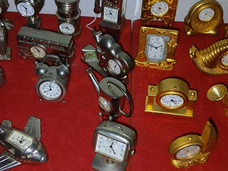 Coleção Relógios minitura  dourado e prateado  por 120 €