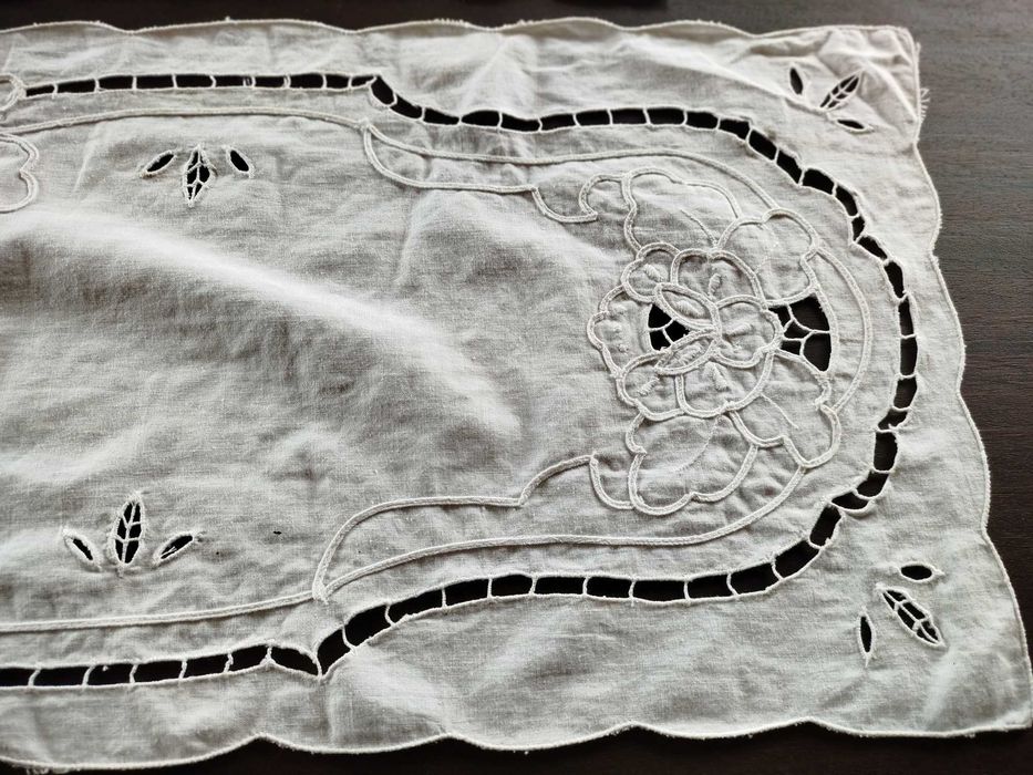 Conjunto de quarto bordado a máquina