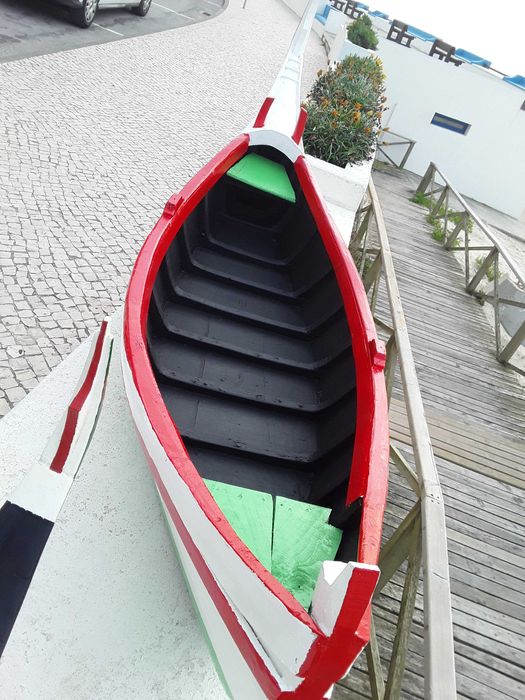 Barco de pesca artesanal ( arte xavega)