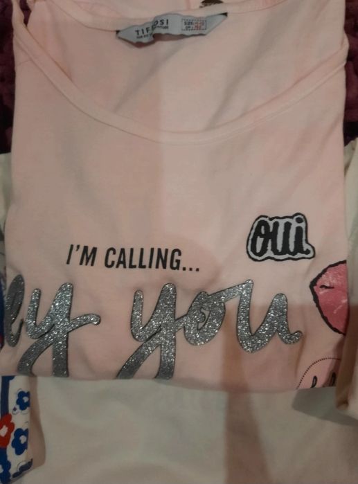 Sete t-shirts = 7,00€. A idade mais aproximada é 13 anos