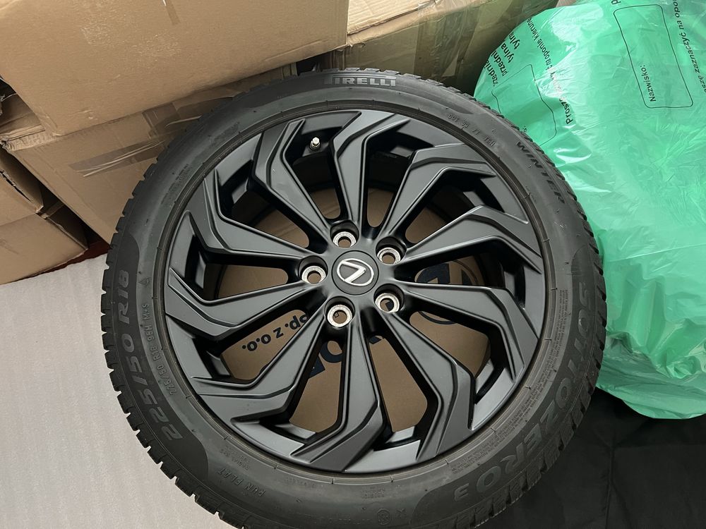 Lexus UX 200/250h / Koła zimowe / Felgi / Opony 225/50/18 OEM