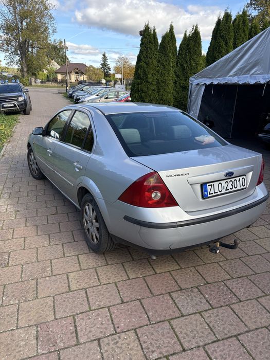 Ford momdeo 1.8 benzyna . Fajhy stan . Klimatyzacja. Hak