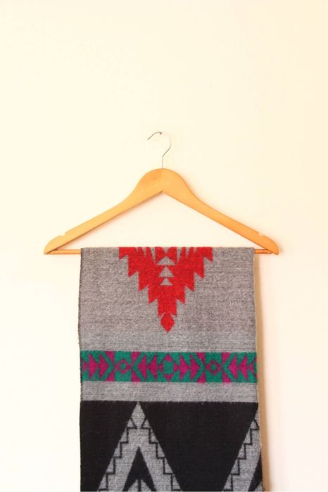 Cachecol tipo manta cinzento