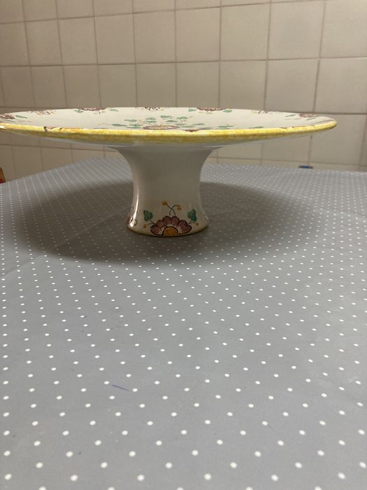 Loiça > Base para bolos pintada à mão (Loja de artesanato alentejano)