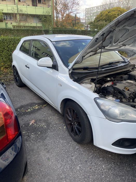 Kia ceed 1,4b+gaz uszkodzona
