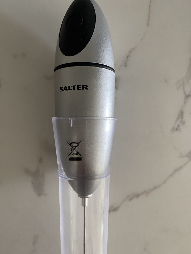 Ręczny spieniacz do mleka Salter