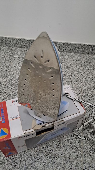 Ferro de engomar a vapor