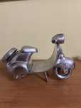 Metalowy skuter, figurka dekoracyjna Vespa