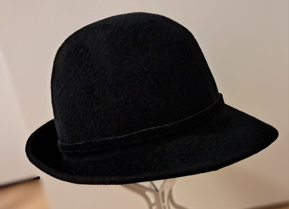 Kapelusz damski czarny,welurowy,stan idealny