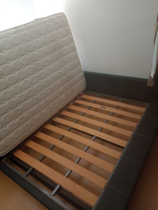 Cama de casal sem colchão