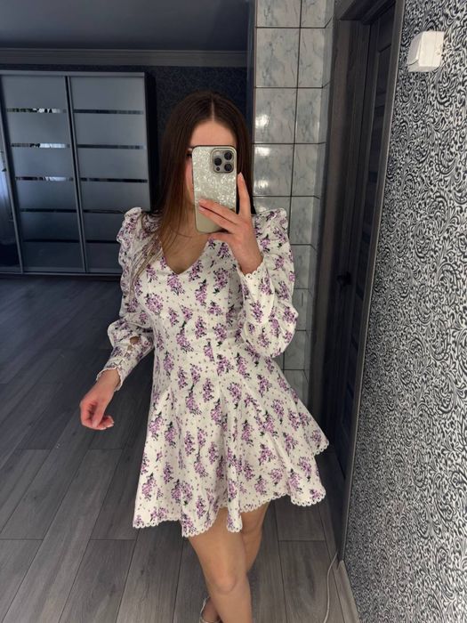 Розкішна нова сукня