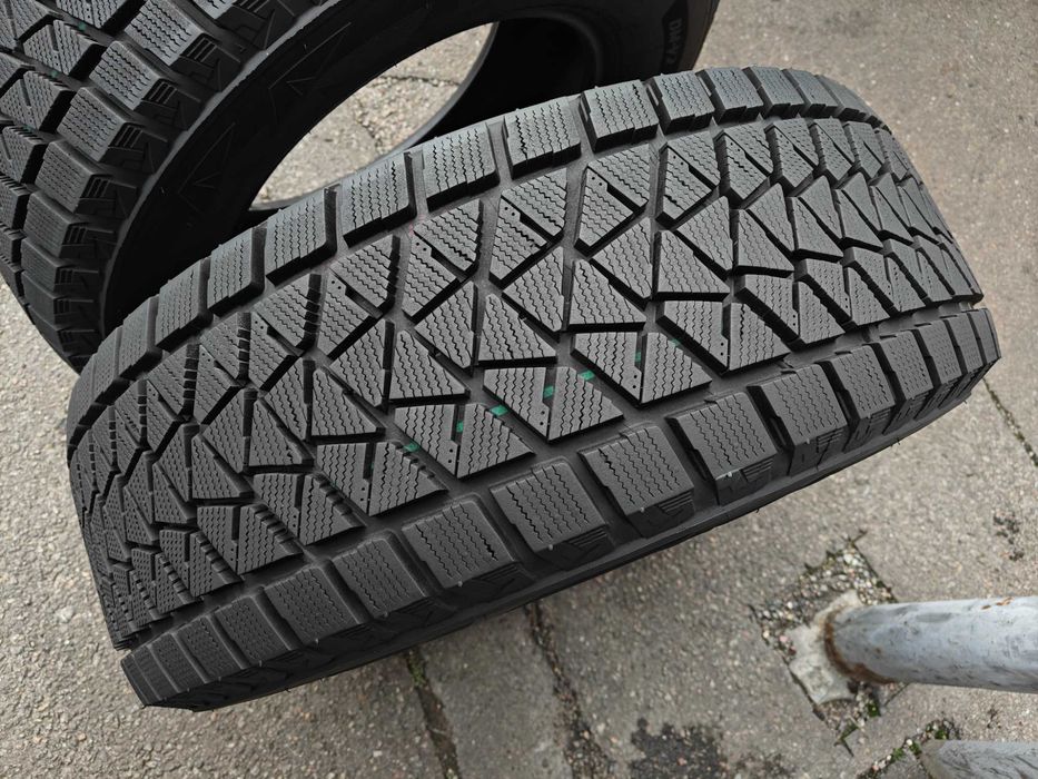 2шт R17 265 65 шини зимові Bridgestone Blizzak DM-V2 як нові 10+мм