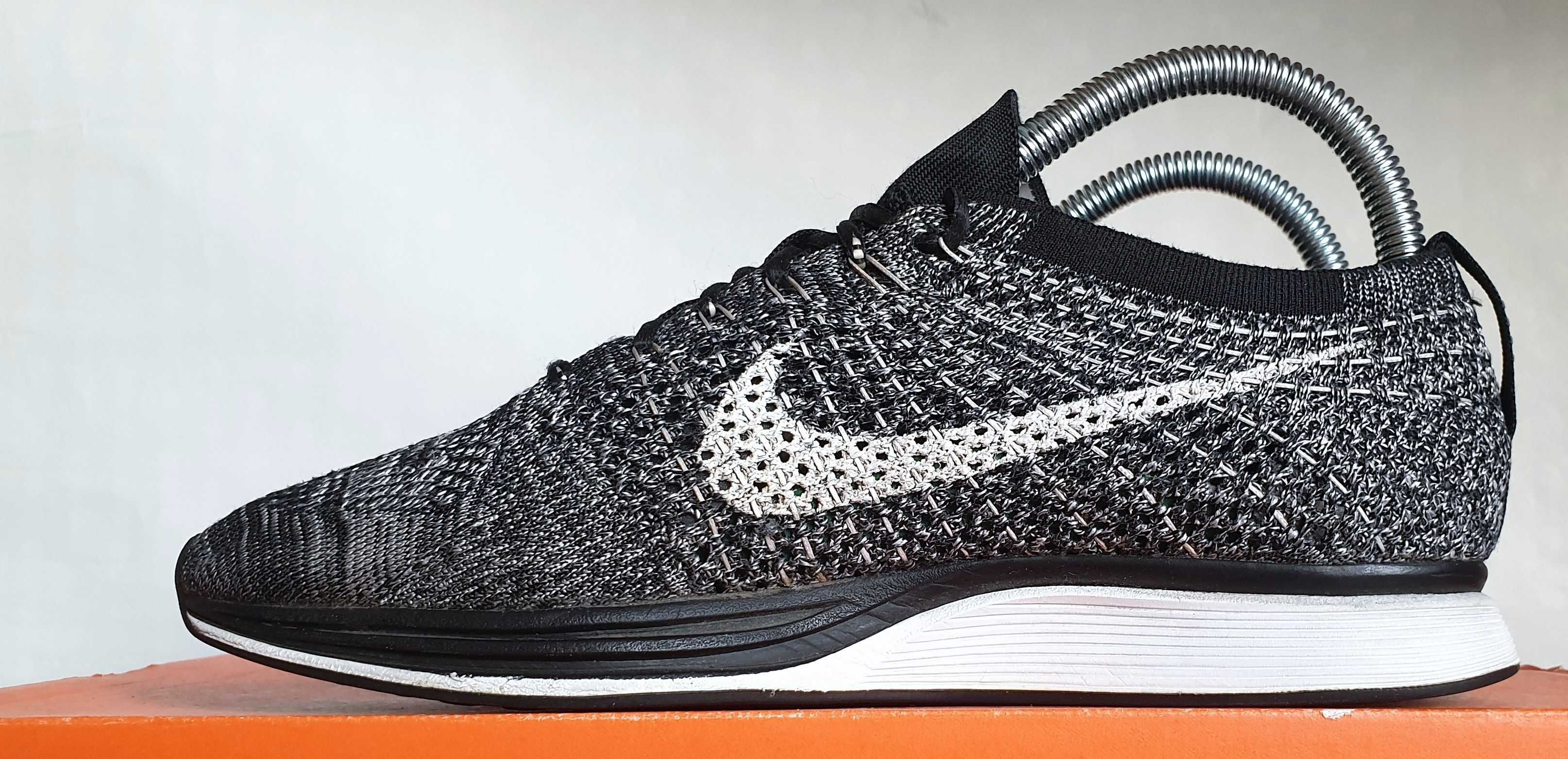 NIke Flyknit Racer Oreo 2.0 2015 6US/38.5EUR