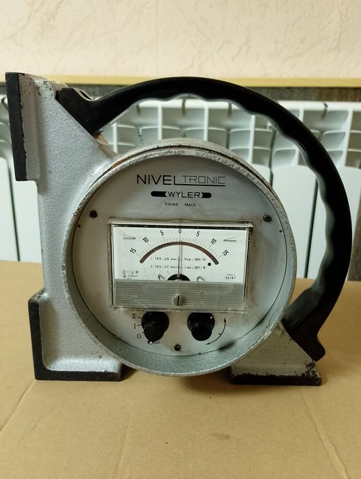 Продам электронный уровень Tesa Wyler Niveltronic .