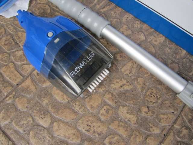 Odkurzacz bezprzewodowy do spa i basenu Flowclear Aquatech
