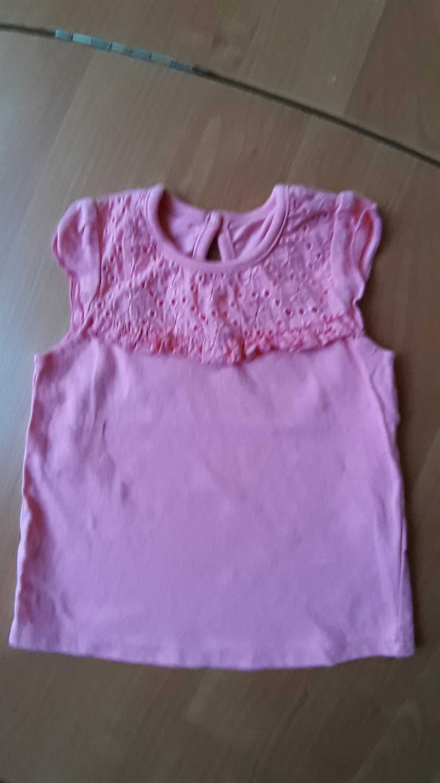 Комплект  летней одежды ( футболки и шорты) для девочки 3-6 месяцев.