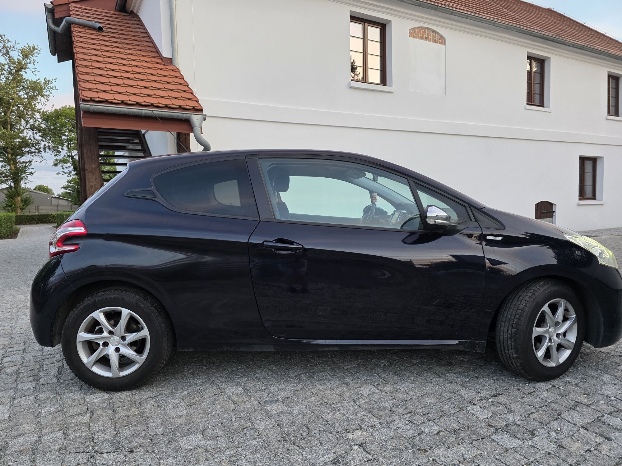 Peugeot 208. 2014 1.6 hdi