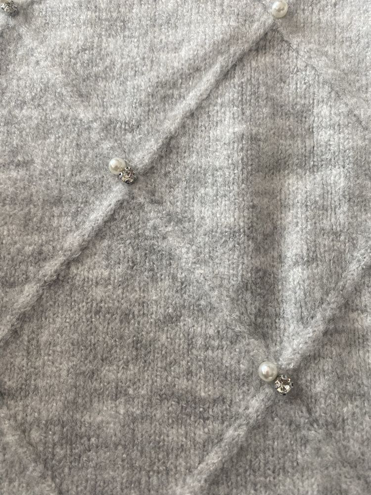 Sweter z perełkami i kamyczkami Reserved