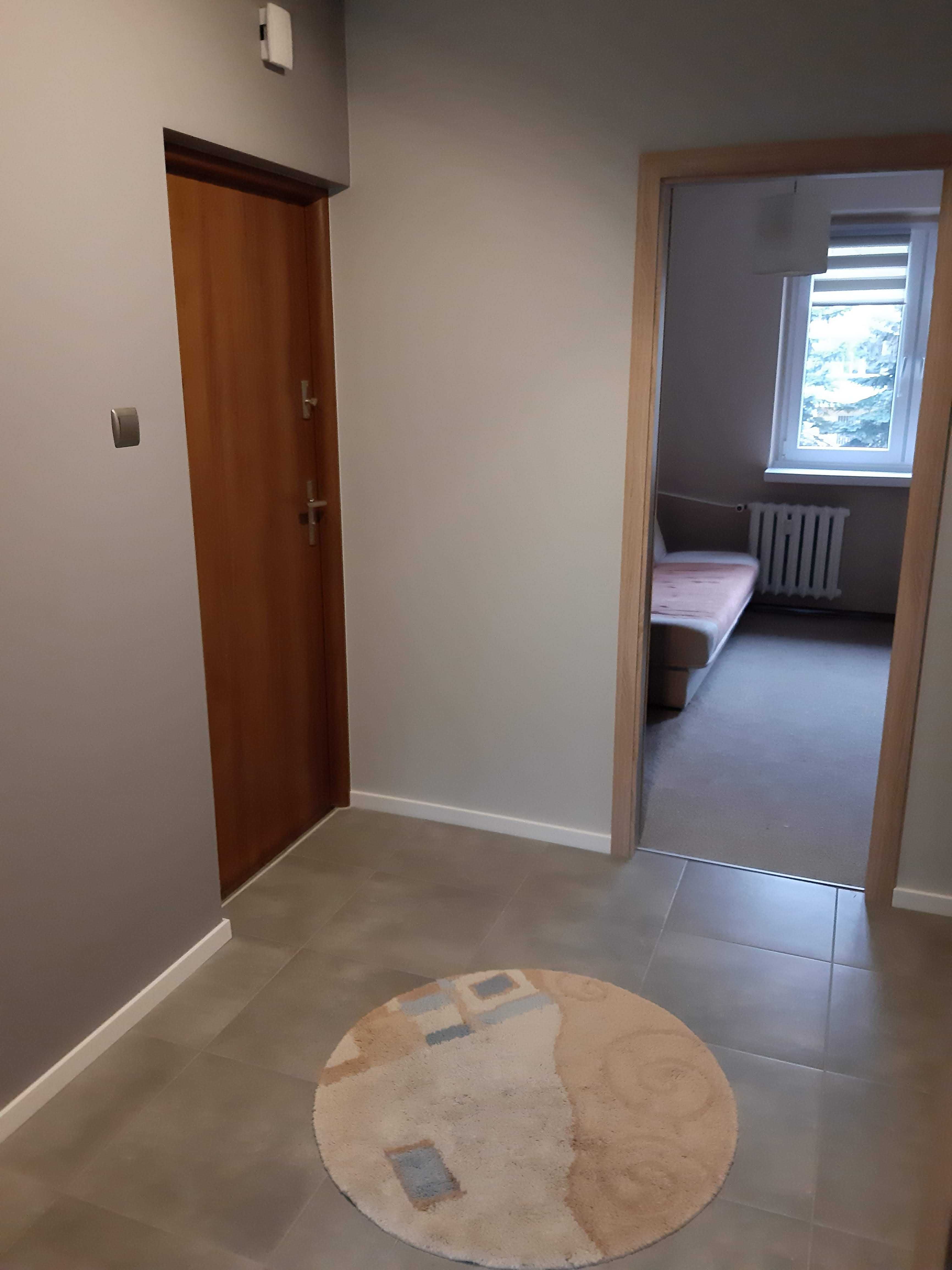 Mieszkanie dwupokojowe, 43 m2, I piętro w bloku 4 piętrowym.