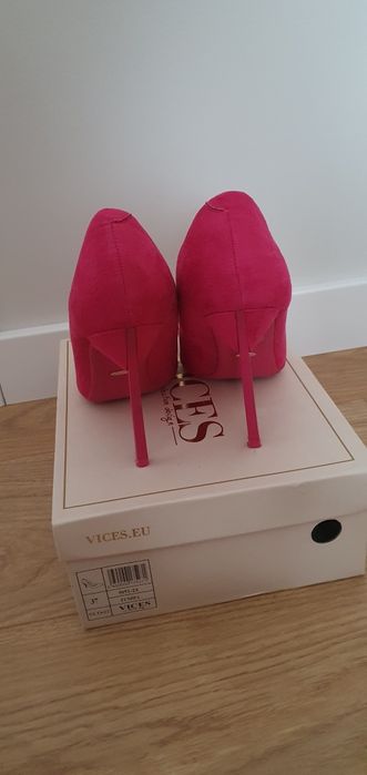 Buty rozmiar 37.